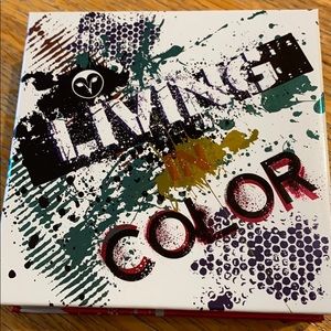 NEW living In color eye shadow